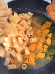 Pasta con la calabaza estilo Napoletana | la Clandestina