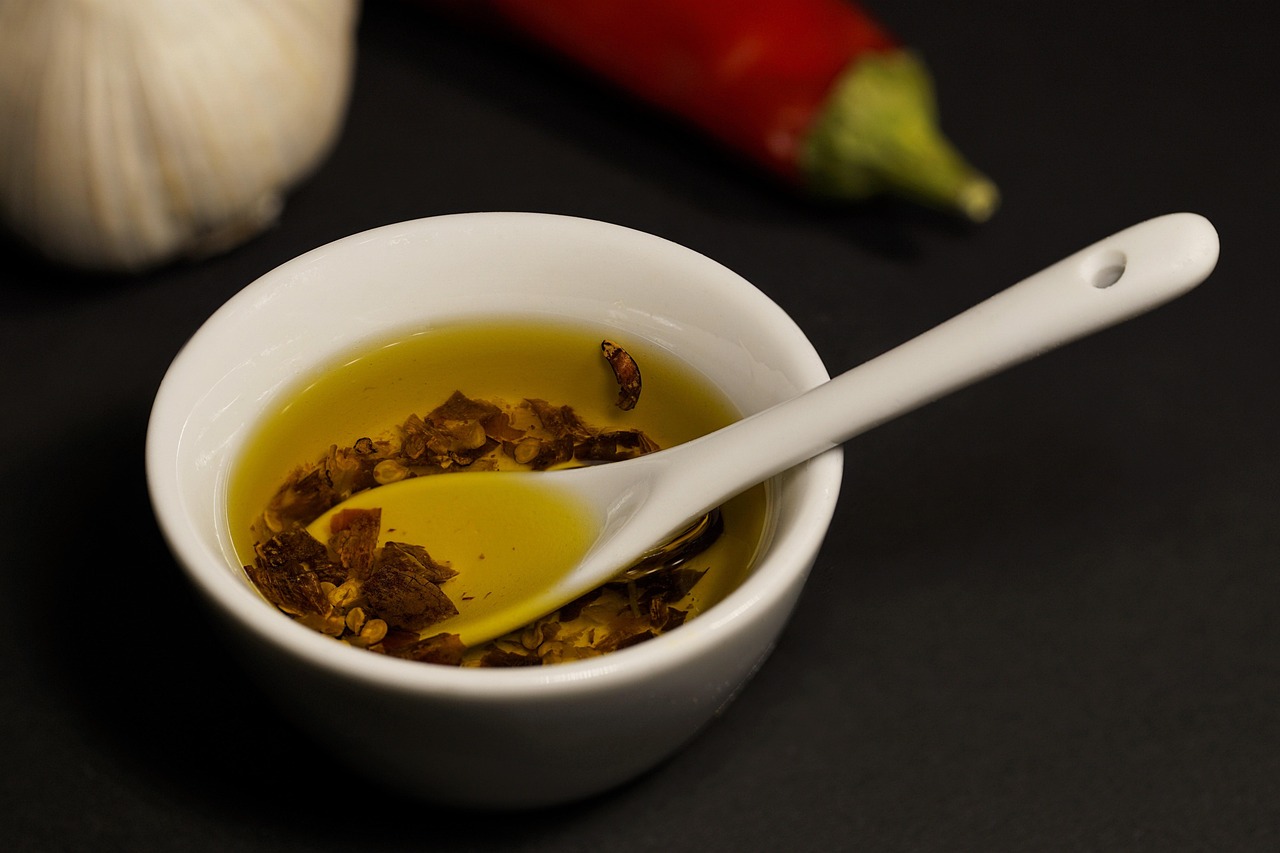 Cómo hacer aceite picante italiano para pizza